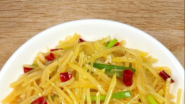 5分钟搞定开胃下饭的酸辣土豆丝，巨好吃！