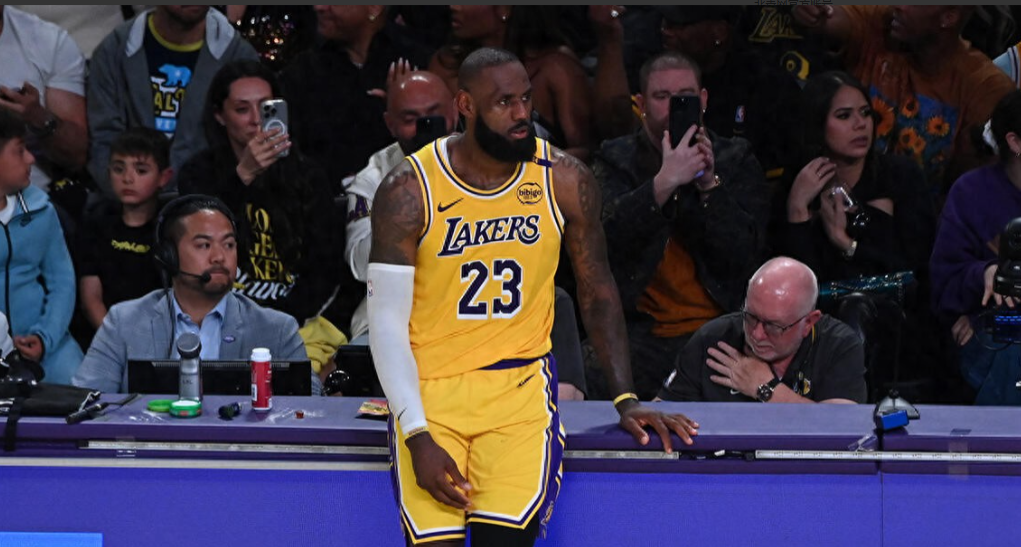 据记者Law Murray报道，洛杉矶湖人主帅JJ-雷迪克透露，勒布朗-詹姆斯今