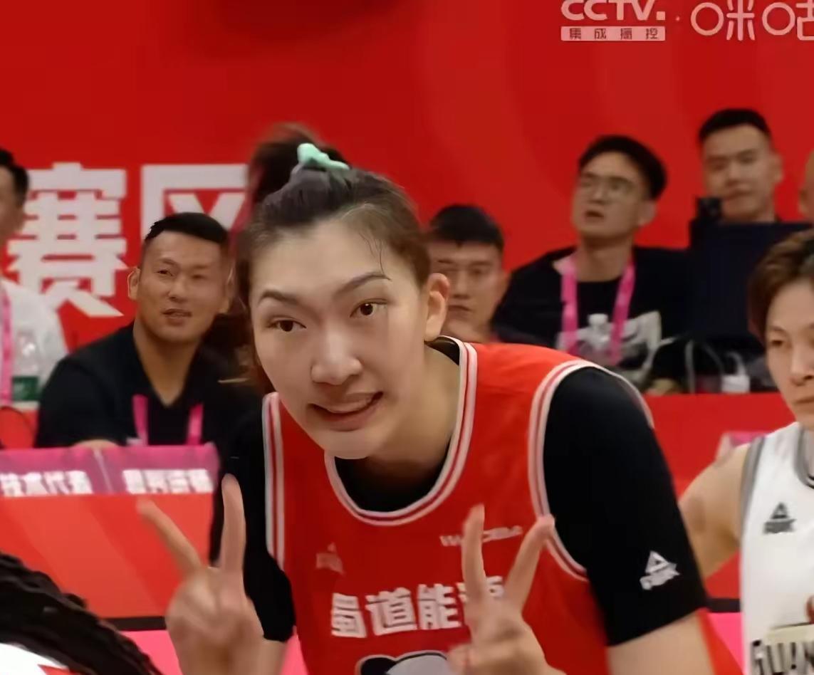 拥有众多国手的四川女篮的接连失利，给中国女篮敲响了警钟！四川女篮的韩旭、李梦、王