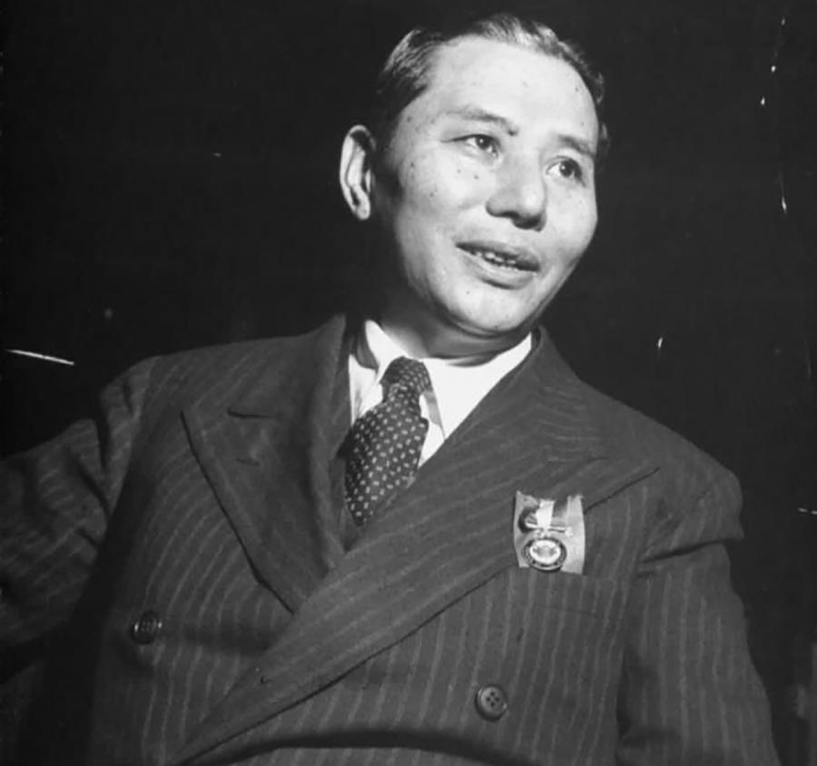 1949年，张群抵达香港后，外媒故意刁难他，说：“你在蒋介石身边那么久，身居高位