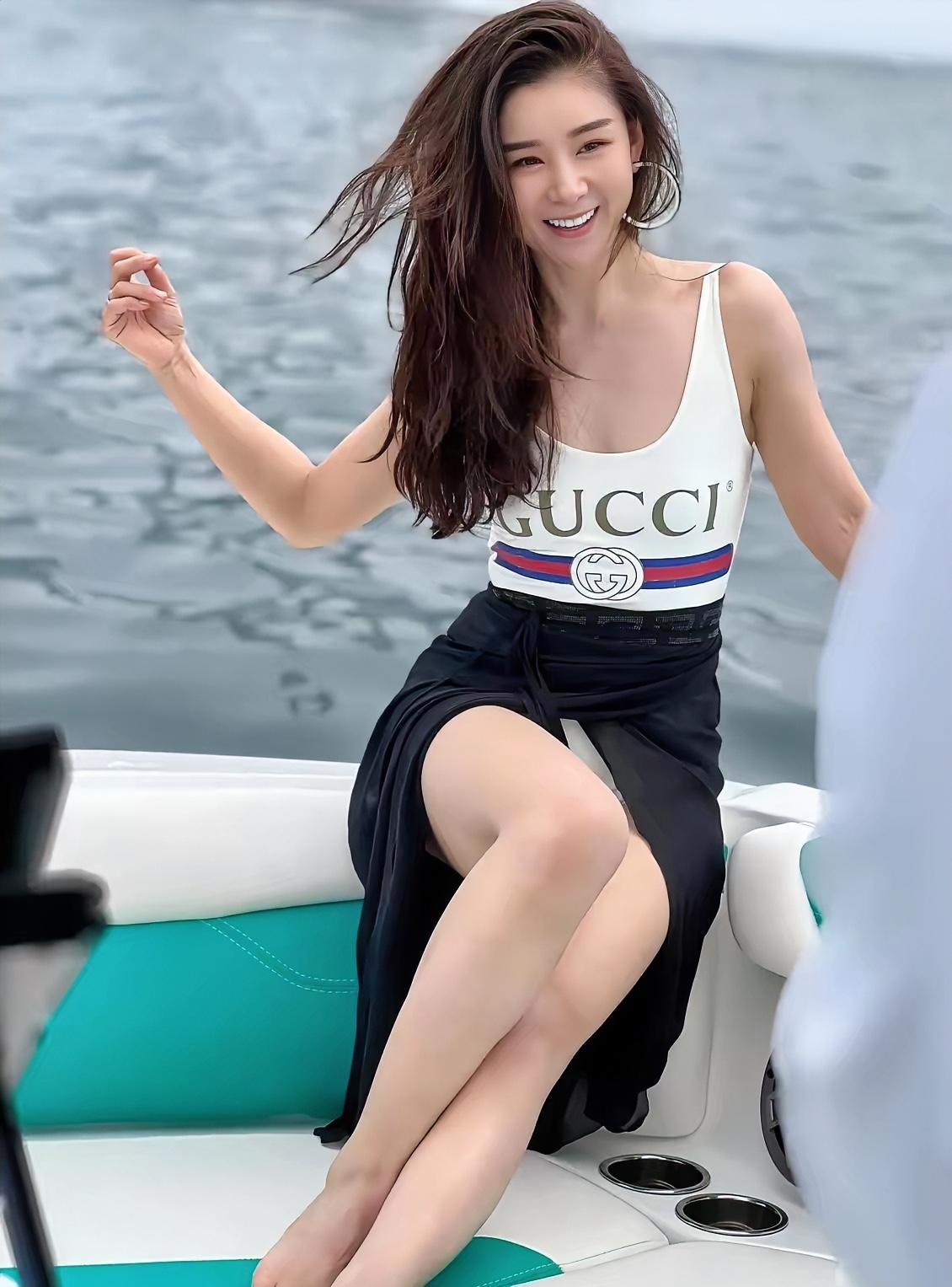 李小萌，坐在邮轮吹海风，娱乐圈中的一股清流