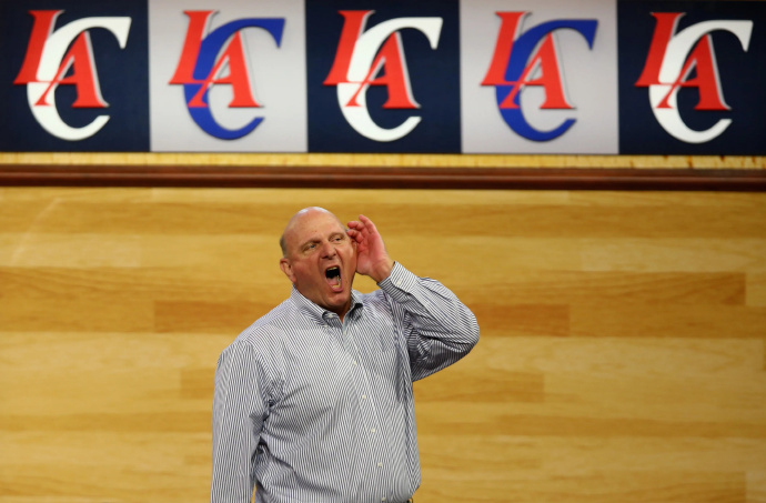 快船为什么敢年年梭哈争冠？因为背后站着一个把“20亿美金”当装修预算的男人。鲍尔