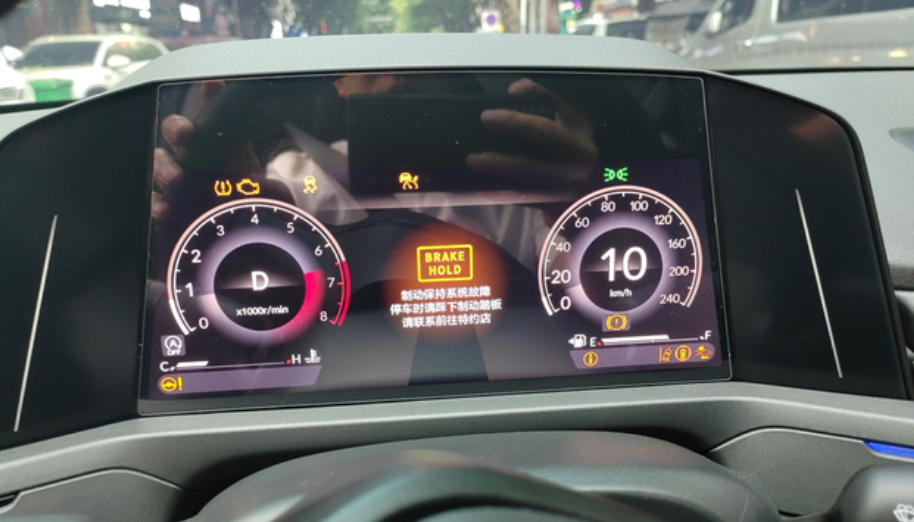 11代雅阁新车使用3个月出现怠速抖动、点火异常
全屏故障码出现，经售后检测说是发