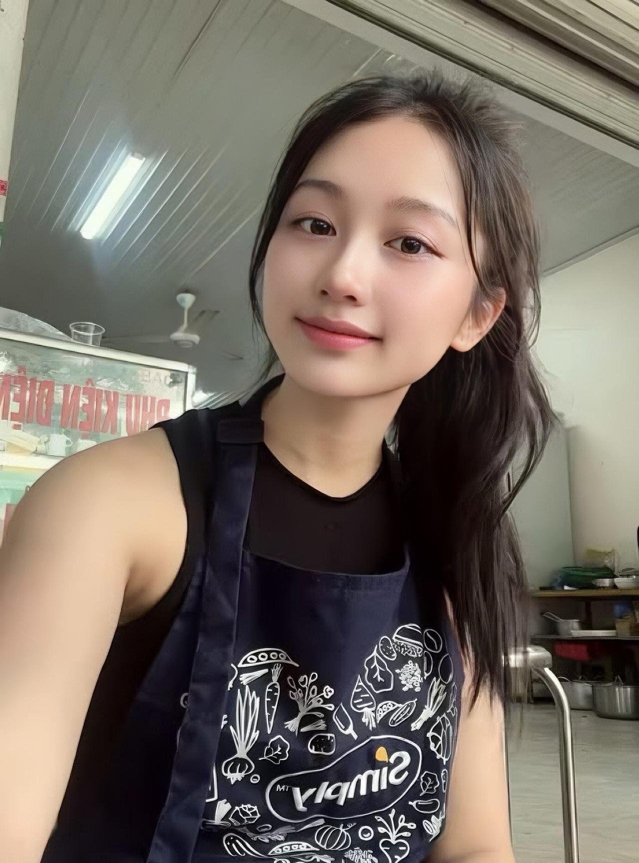 01年的越南表妹，突然联系
明确表示说自己最近缺钱，
让介绍来钱快的工作，
接受
