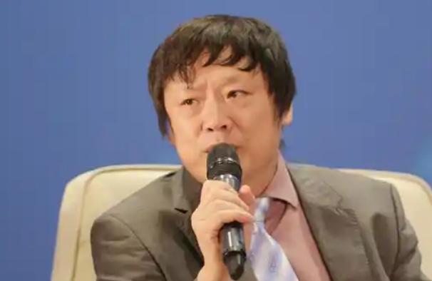 “‘爱国贼’是中文之耻！”十年前环球时报的总编辑胡锡进断言道，他还怒斥“你们之间