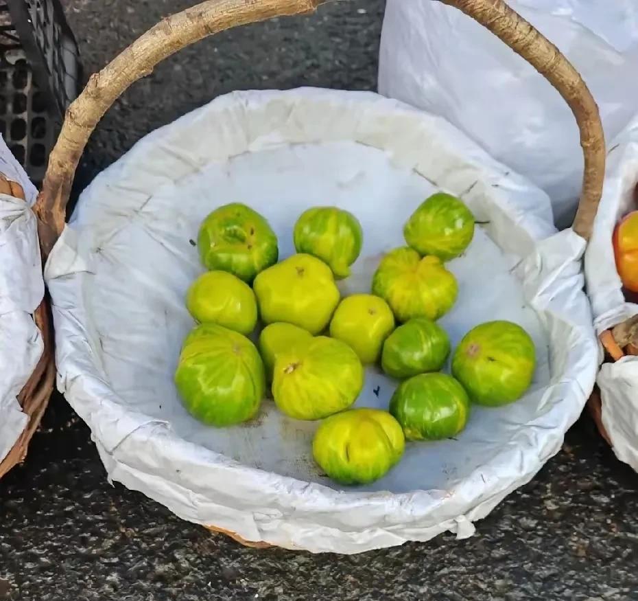 在东北，如何委婉的表达一种食物很难吃？
甲：有咸菜吗？
乙：不行咱下把挂面吧？