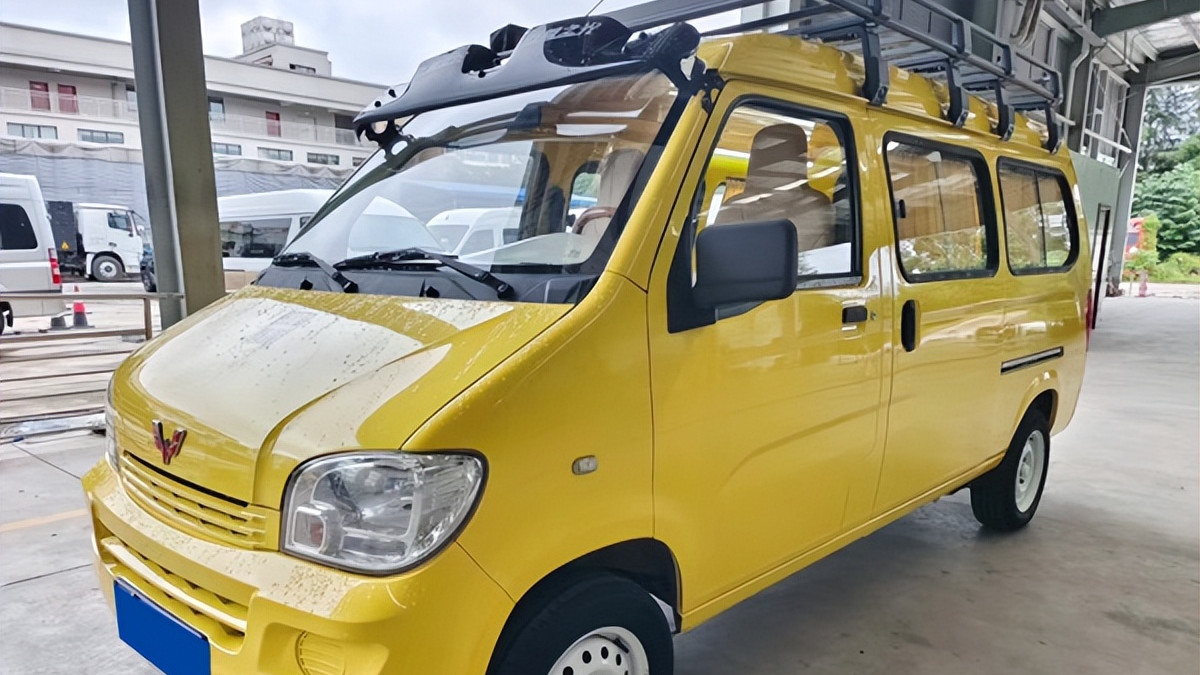 黄袍加身，床车专用椅设计模式，五菱之光小面包改装简约版露营车