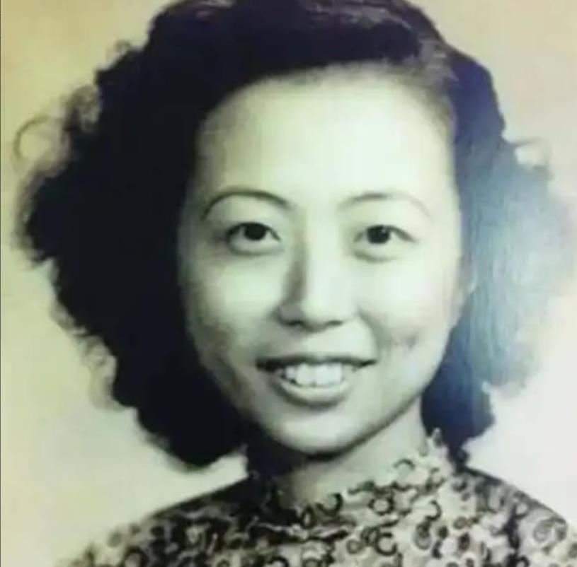 1946年，因会议机密被泄露，蒋介石大怒，让秘书长吴铁城彻查此事，沈安娜知道后，