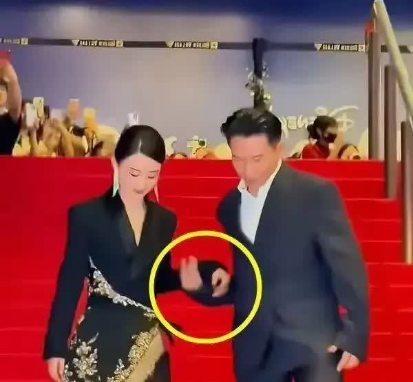 赵丽颖新恋情曝光，对方是缅甸人，大七岁。

我发现一个奇怪的现象，女生都喜欢