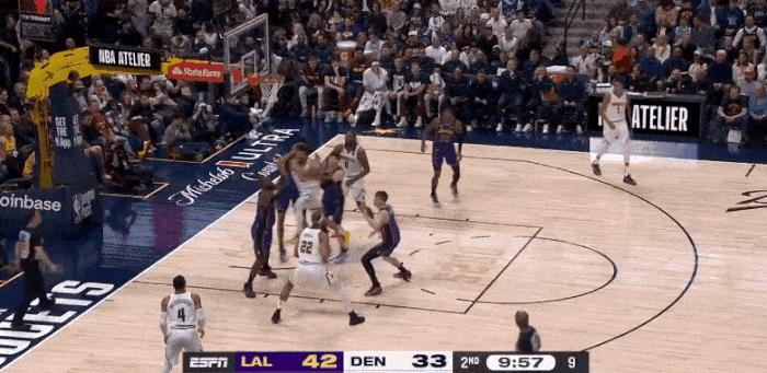 太铁了！今天威少被湖人少附体了！
在今天NBA常规赛湖人对阵掘金的第二节比赛中，