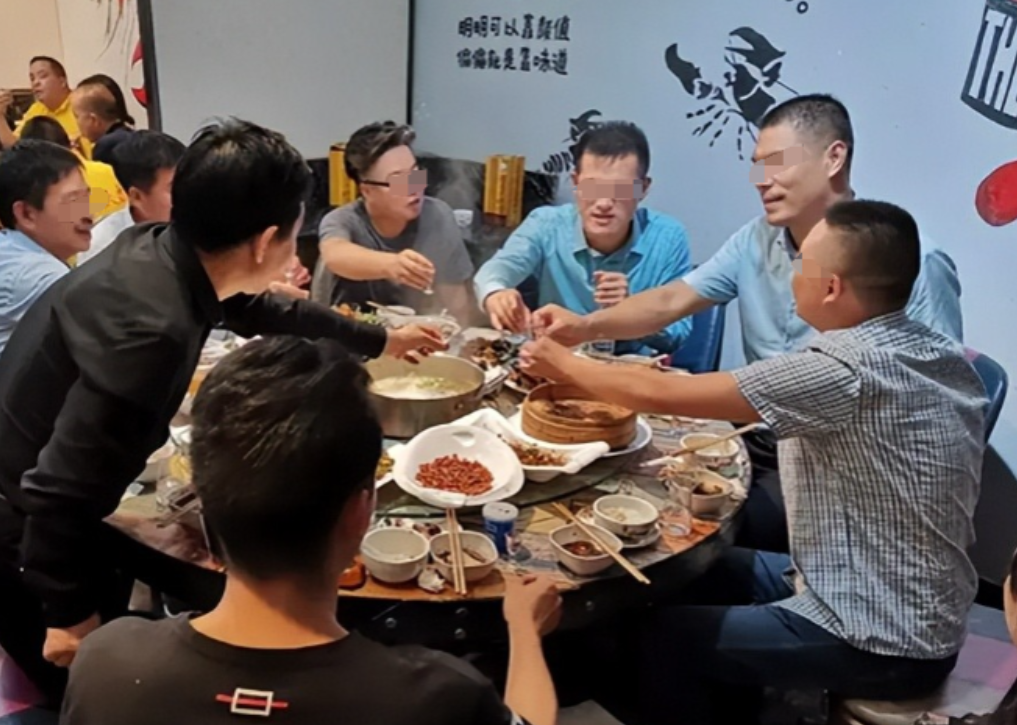 辽宁，男子参加聚餐时明确表示要喝啤酒，结果组织者却调侃男子“喝啤酒小鸟不好使”，