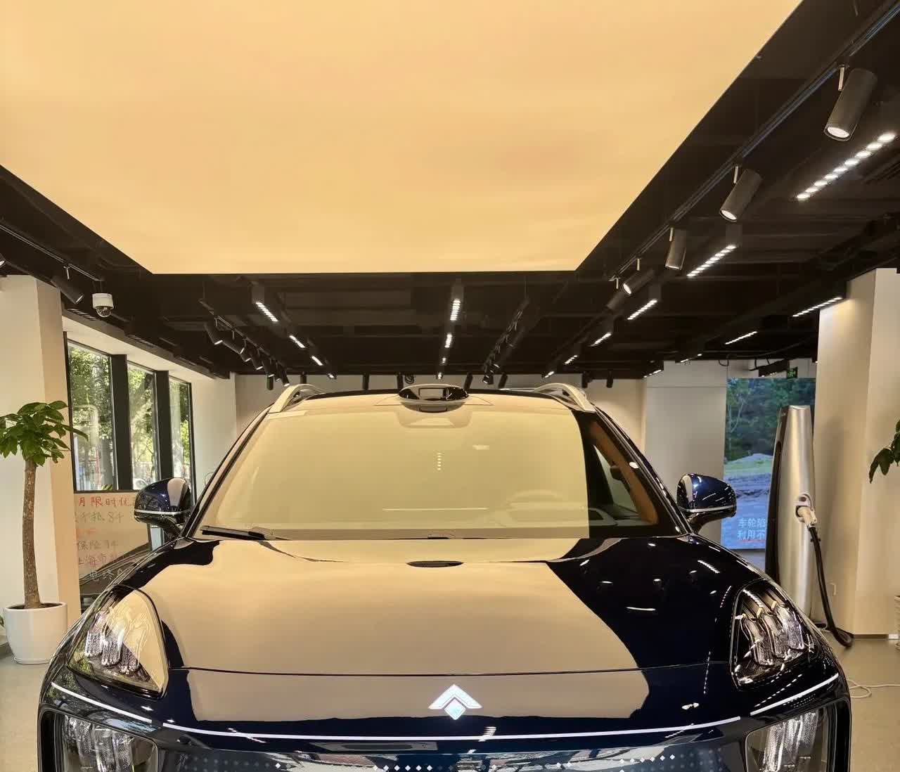 昊铂HL，不止是一台车，它是中国智造的骄傲，是打破国际垄断的底气，是每一个普通人