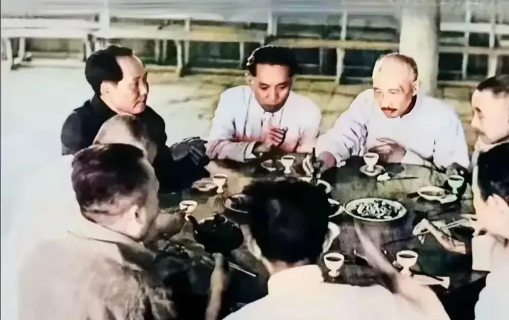 毛主席是位非常勤俭节约的人，对自己的吃、住没有过高的要求，对于接待都有明确的标准