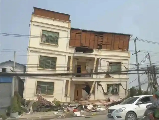 缅甸地震中国人回国遭劫











天崩地裂！7.9级强震突袭缅甸，中