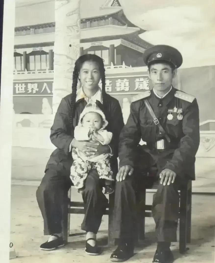 上尉，44一46年入伍的老战士，58年转业一般18级，小时侯住省厅局家属院，看到