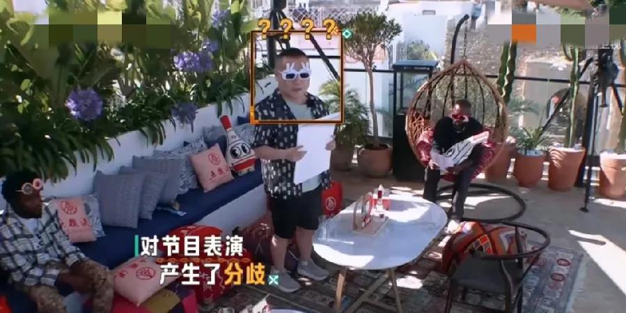 黄晓明请了四个外国友人为翟潇闻庆生，没想到在彩排的时候，因为细节问题几人吵了起来