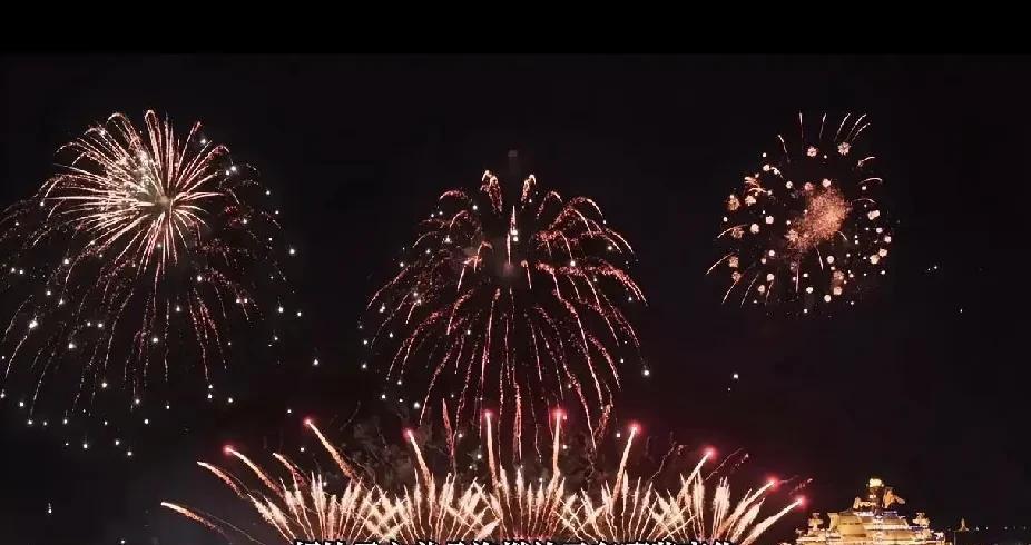 天津，又搞烟花秀！
2025年天津烟花秀在汉沽航母主题公园举行，预计从7月5号到