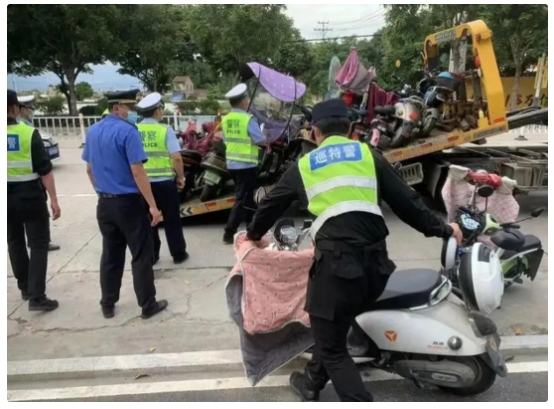 摩托车驾驶年龄上限早就是70周岁了，并非今年才修订。此次新规在其他方面或许有新变