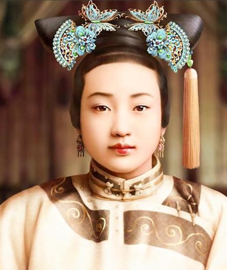 1894年，慈禧下令将珍妃的裤子扒光，被众人押在凳子上杖打40大板，光绪帝一句话