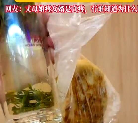 陕西，男子一大早起床上早班，而当他洗漱时，丈母娘直接做好早餐给他备好，看到丈母娘
