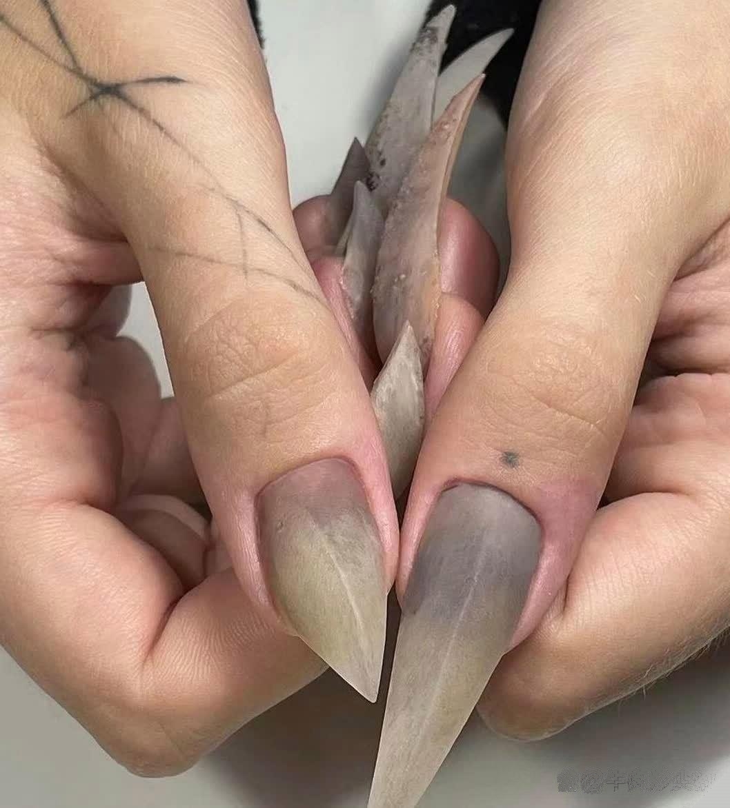 媳妇花了大几百做的美甲，说以后都不做家务活了，我感觉他是不是对美甲有什么误解。