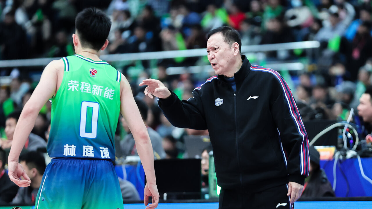 主帅和助教互换！上班首日，CBA唯一中性名球队官宣教练组重要调整