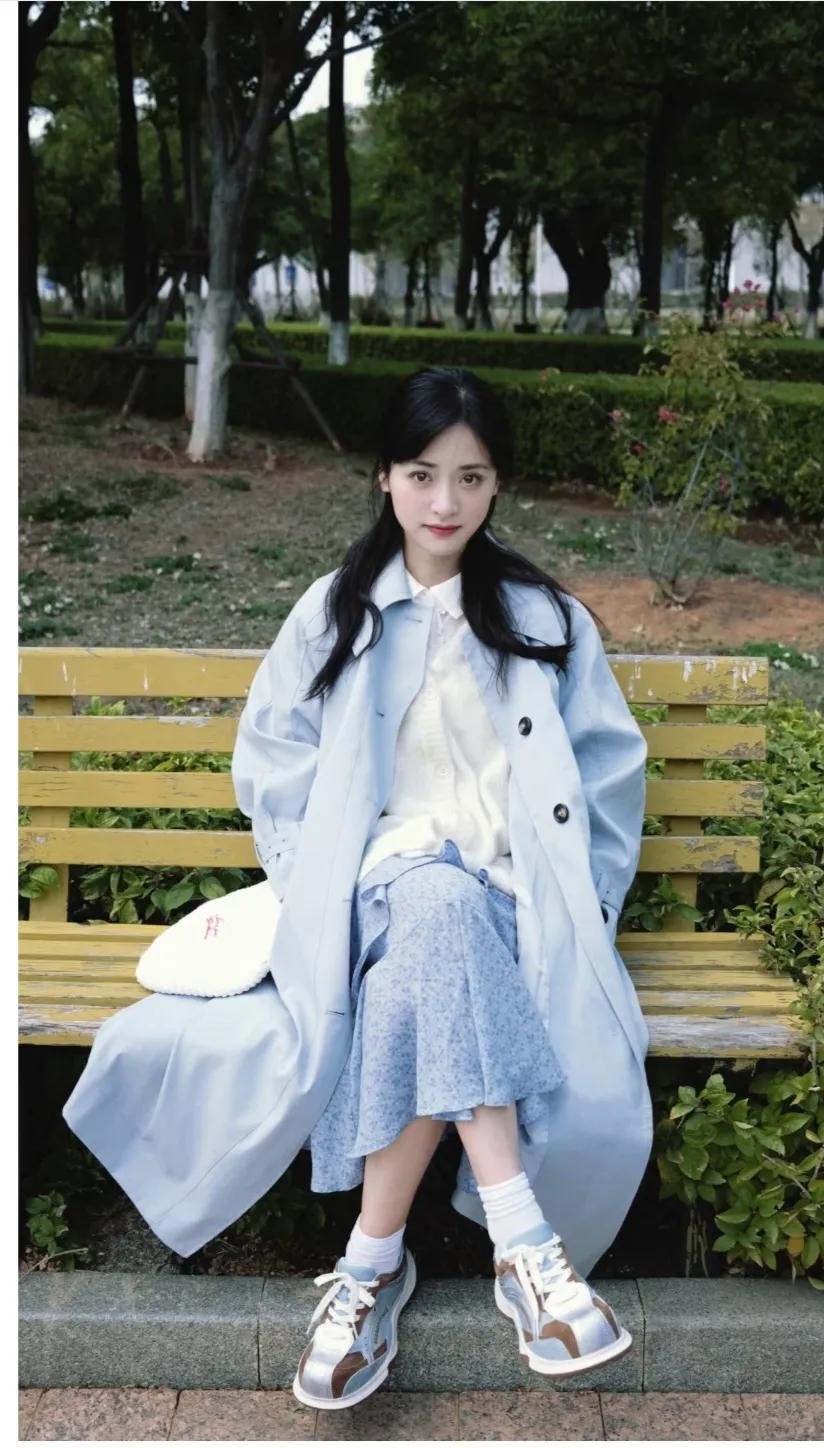 沈月，鞋子很好看，就是显得脚很大。