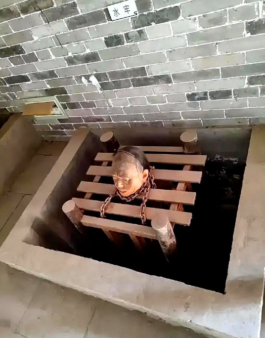 
武则天发明用来处置“情敌”的酷刑有多残忍，简直无法想象！

酒坛子里泡人这事儿