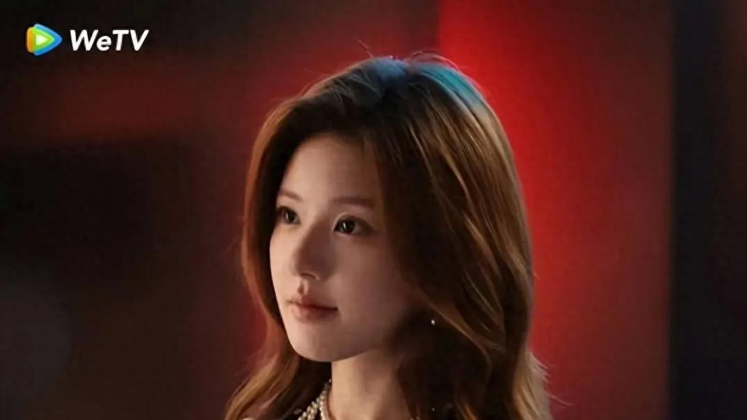 《许我耀眼》收官：女主赵露思口碑下跌，为何还能收获好成绩？