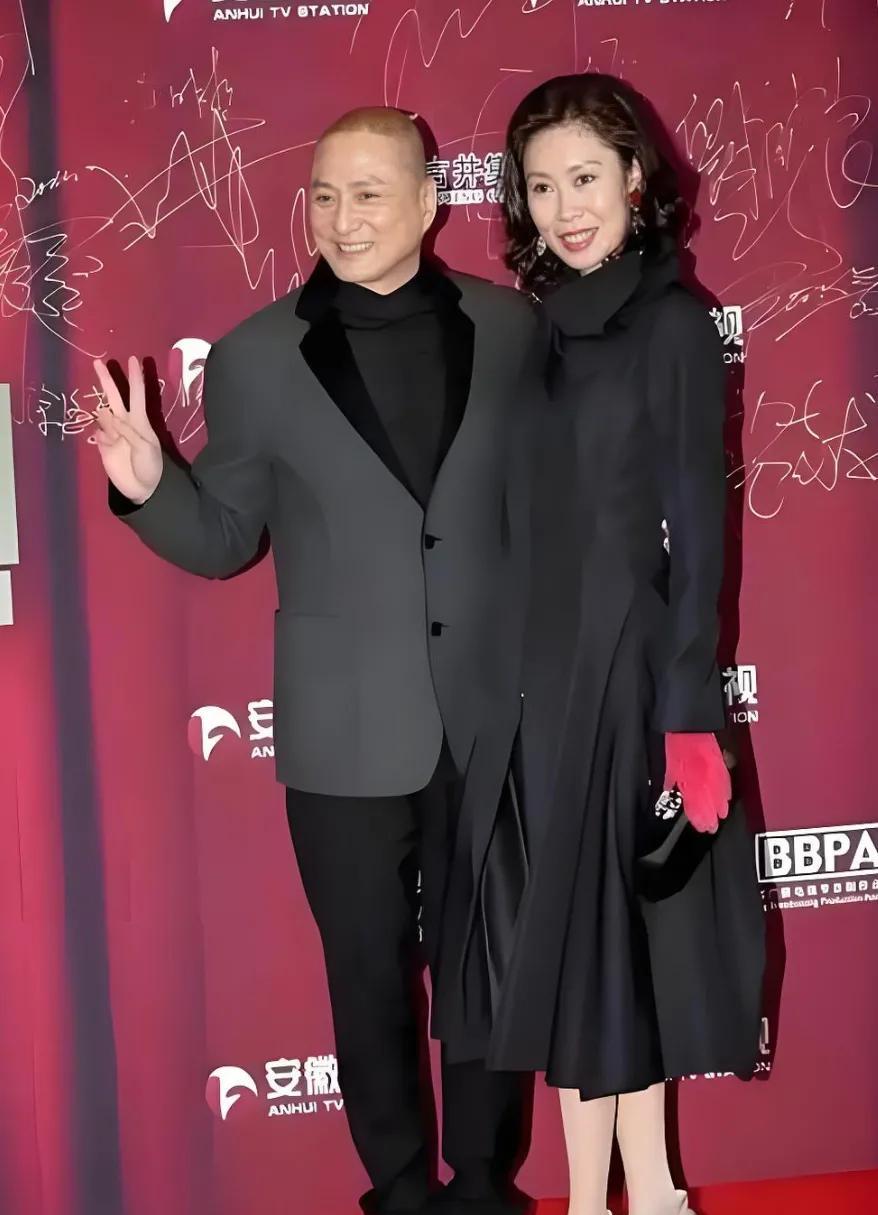 现在还有多少人记得汤镇业？他曾经也是香港风光无比的演员，无线五虎将之一，他的事业