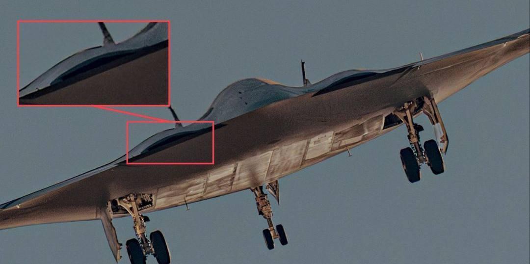 B-21排气孔特写！
第二架B-21“突袭者”隐形轰炸机首次升空，从帕姆代尔工厂