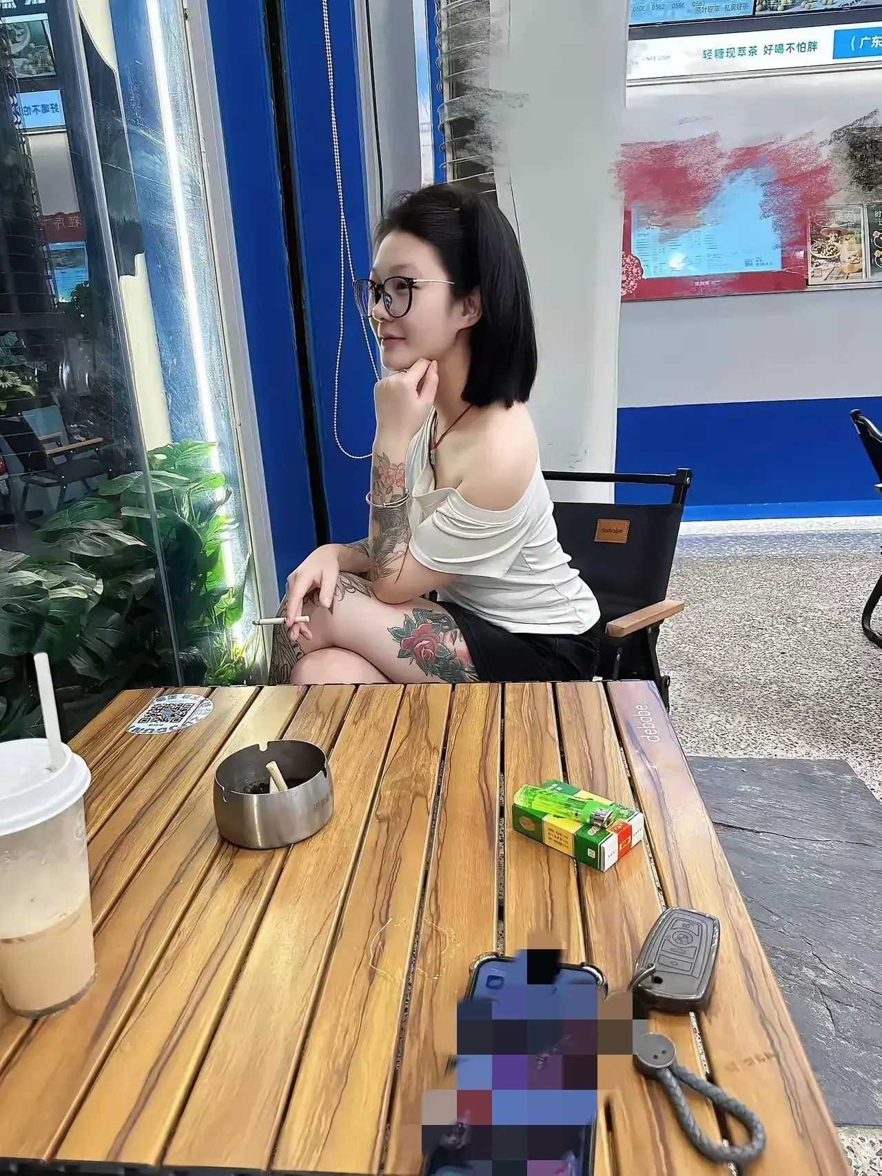 急，请问跟这样的女孩相亲，聊点什么比较好？