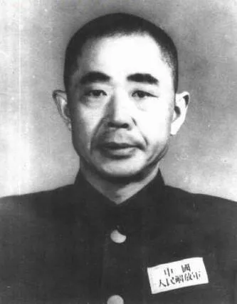 在湖南和平起义前，我党的代表李明灏要求陈明仁军统特务李健钧交给我党处理，但陈明仁