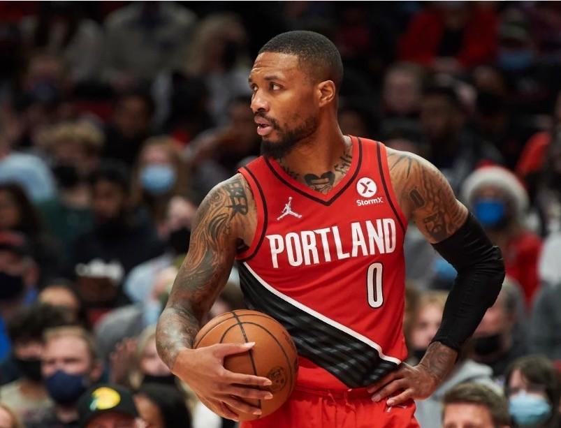 利拉德球衣号码公布
NBA球衣专家Etienne透露，利拉德在开拓者将身穿0号球