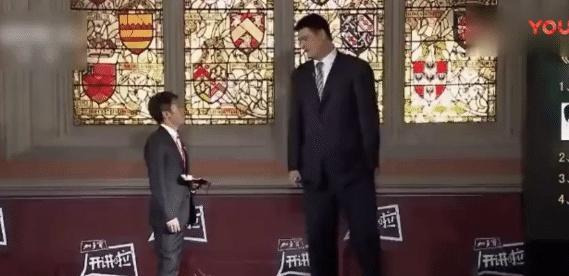 姚明美国考驾照











姚明在美国考驾照？他那么高，怎么考？什么车