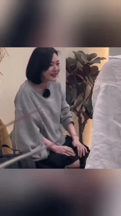 家人们快来看！小S现身韩国，被偶遇时的模样太让人心疼了！身形暴瘦，衣服都松松垮垮