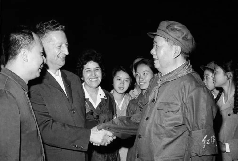 1966年8月31日毛主席会见来访的比利时共产党中央书记格里巴。[玫瑰][祈祷]