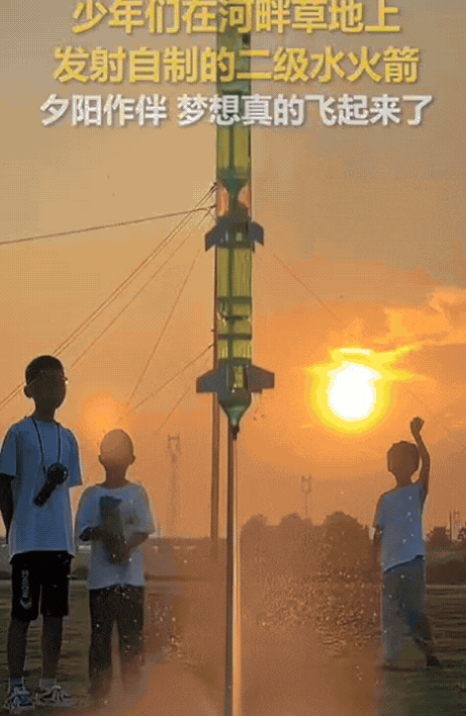 “上人民日报了！”江西，一群孩子趁暑假，收集了一堆饮料瓶，他们不是拿去卖，而是制