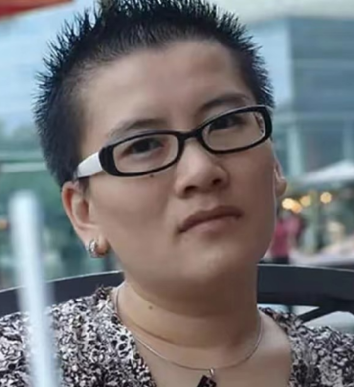 2005年，她做手术植入男性器官，成为了我国首例公开自己“女变男”身份的人，本以