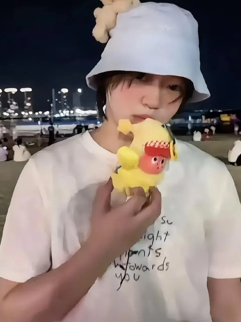 全红婵，如果真是养伤，劝她赶紧静下心来学习文化，而不是小孩子似的，回家忙着摘果，