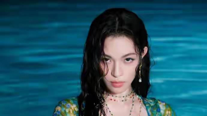 钟楚曦身材颜值高，力量与比例兼具的身材美学标杆。