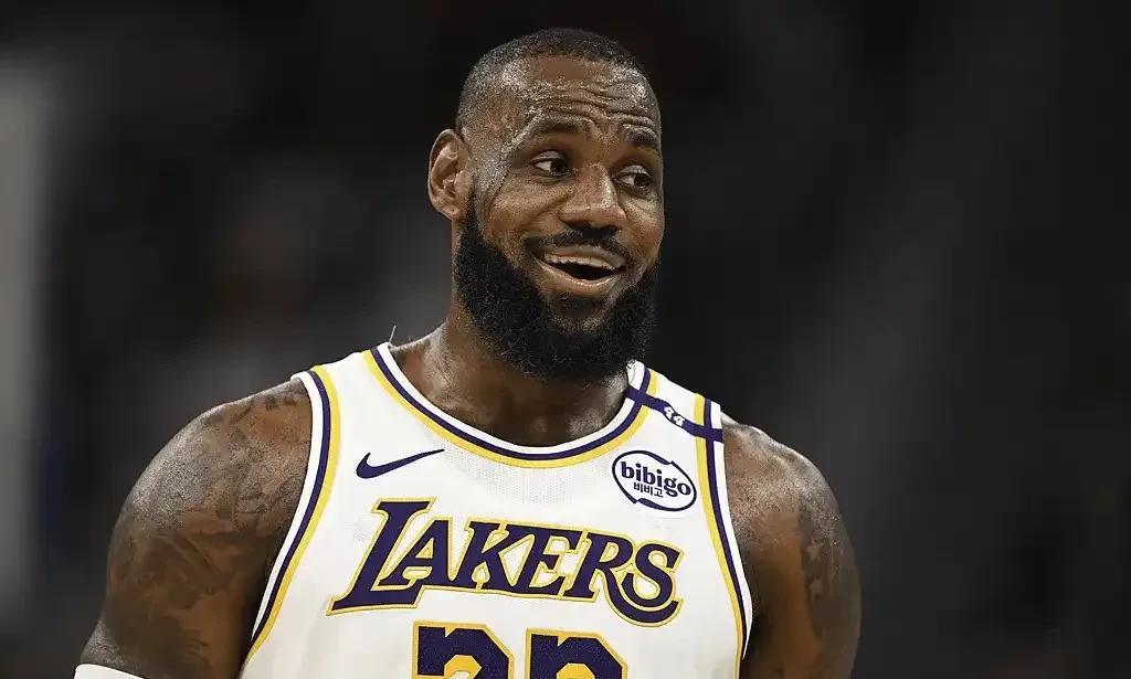 本赛季NBA最令人吃惊的球队老大，应该是这2位！
1、40岁老将，勒布朗詹姆斯，