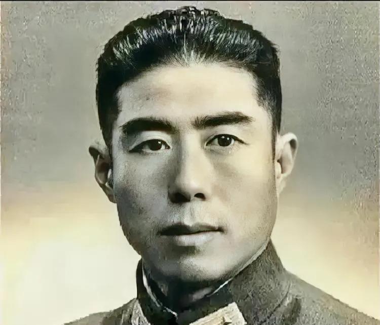 1944年，一群日本鬼子来到“大汉奸”郭绍绪家里，并叫嚣着：“赶紧拿烧鸡出来招待