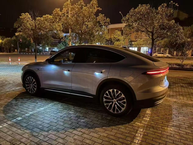 满电大约400公里EC6续航很稳
我开了一段时间了，分享最近1万公里的感受，我这