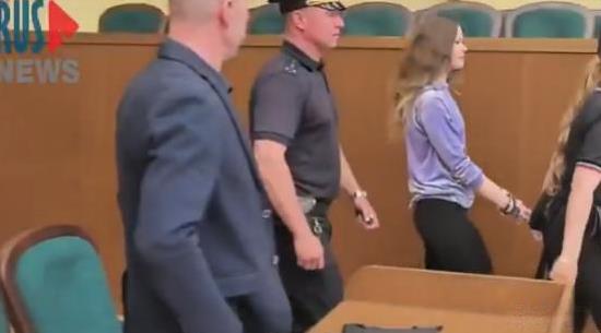 【俄罗斯一名女子因帮助乌克兰人被判处22年监禁。】 摄影师兼志愿者纳丁·盖斯勒—