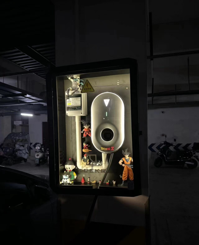 看到这样的充电桩箱子真是爱了
作为一个七龙珠爱好者，看上这样充电桩箱子，简直太想