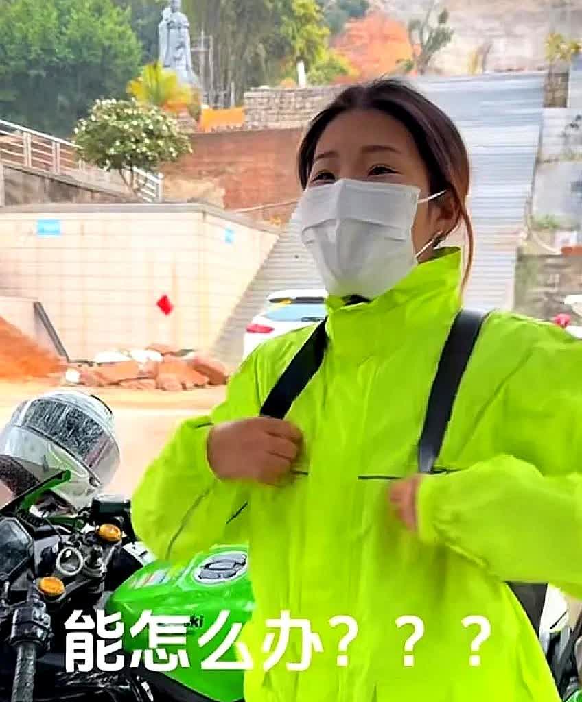 骑摩托，下大雨咋办？？

全套拉力骑行服，骑行靴，暴雨淋了几个小时，没感觉
