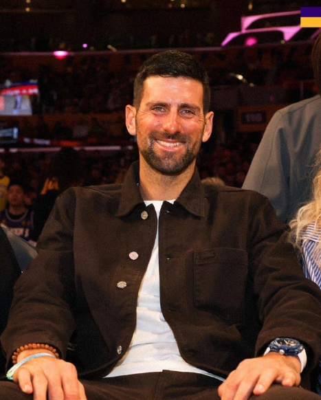 德约科维奇现身湖人主场看球，想起他之前随手投三分球那手感，运动天赋真的没得说，G