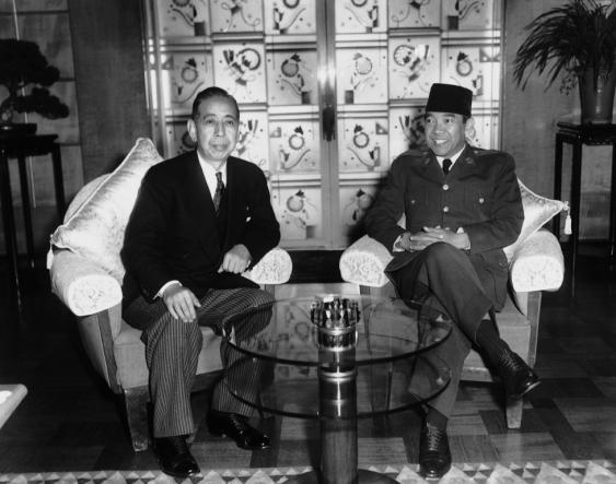 1955年，日本岸信介和印尼总统苏加诺。