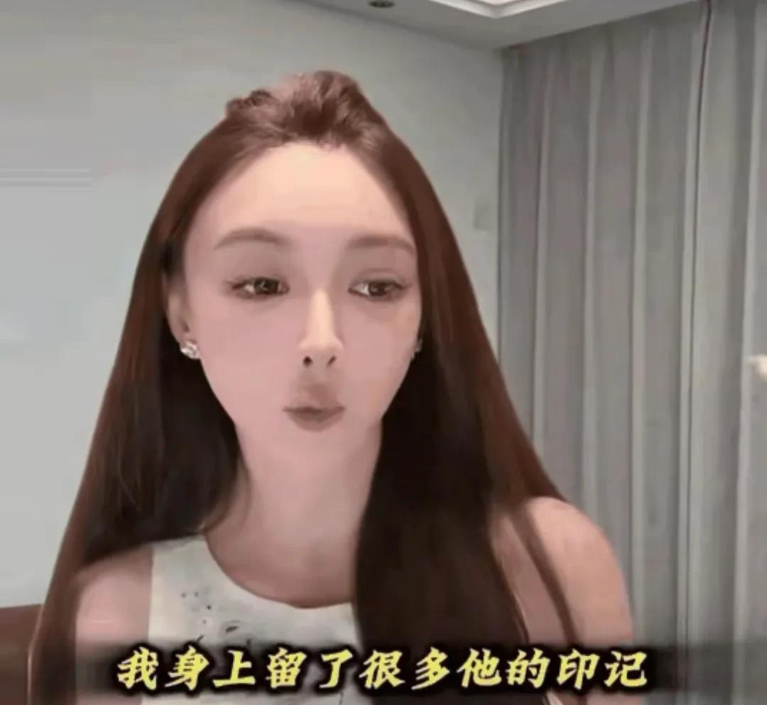 好真诚！叶柯直播的时候，告诉她亲爱的粉丝们，她很感激黄晓明的一点儿，就是他教会了